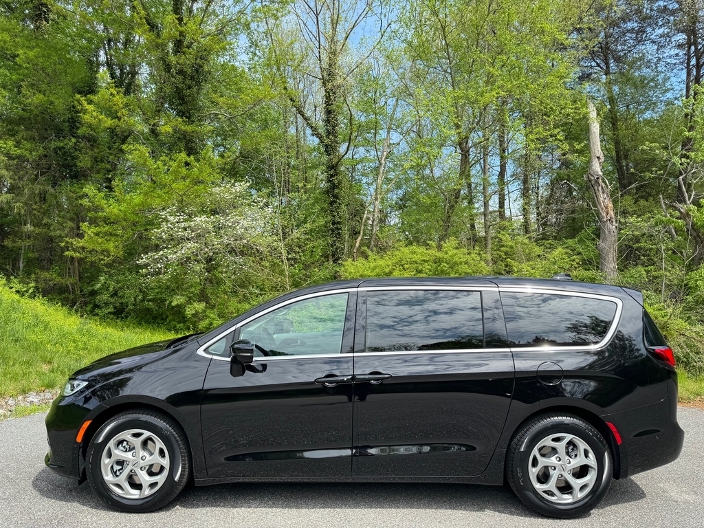 2024 Chrysler Pacifica Limited images
