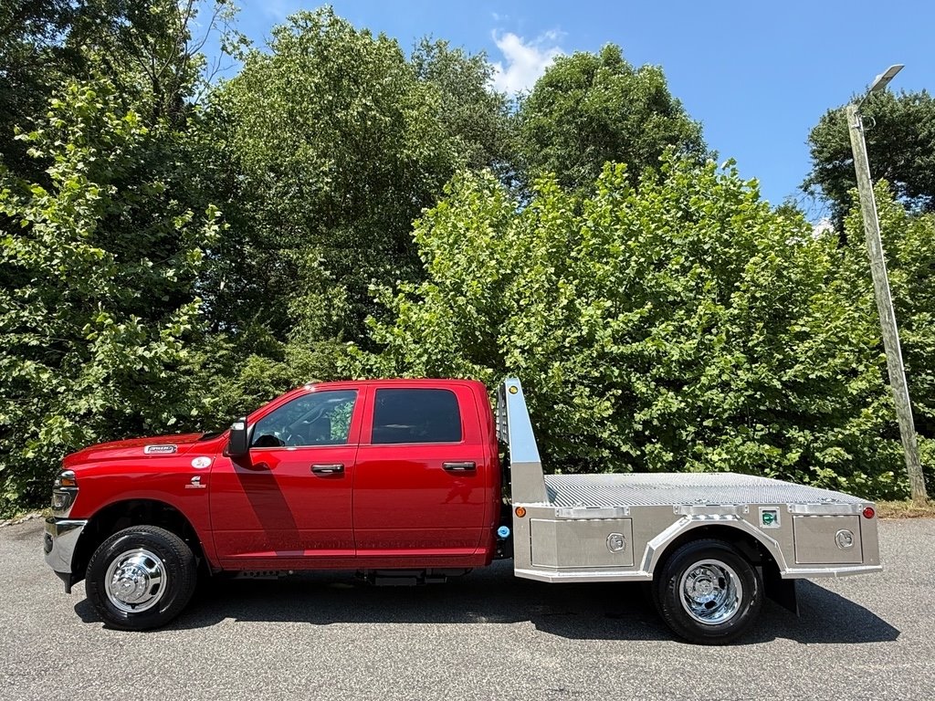 Molten Red Pearlcoat 2026 RAM 3500 Chassis Tradesman Crew Cab LB DRW 4WD Pickup Truck Four-Wheel Drive Automatic