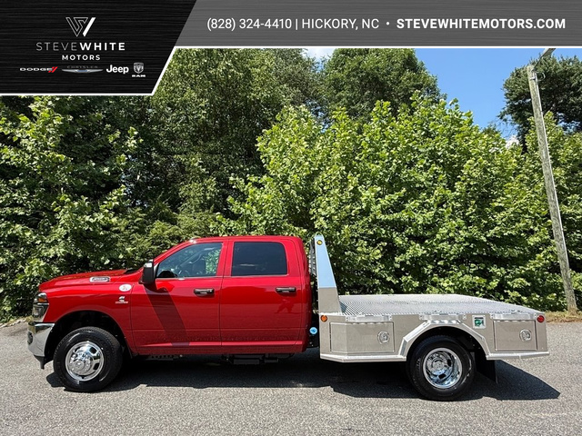 Molten Red Pearlcoat 2026 RAM 3500 Chassis Tradesman Crew Cab LB DRW 4WD Pickup Truck Four-Wheel Drive Automatic
