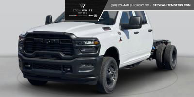 Molten Red Pearlcoat 2026 RAM 3500 Chassis Tradesman Crew Cab LB DRW 4WD Pickup Truck Four-Wheel Drive Automatic