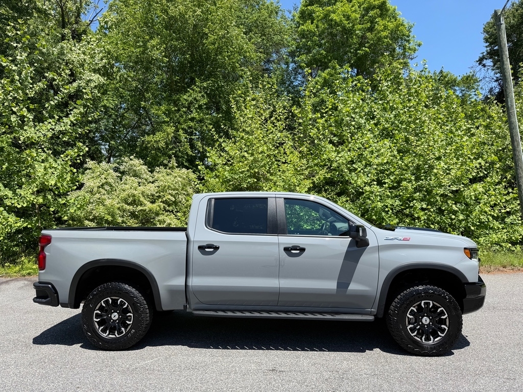 View vehicle photo 5
