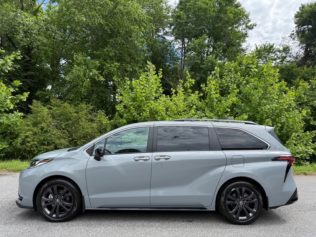 2024 Toyota Sienna XSE photo
