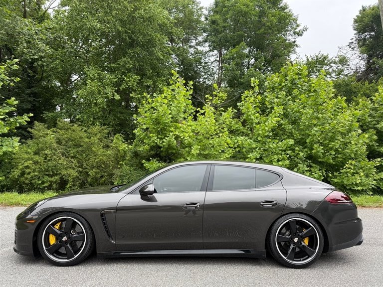 2015 Porsche Panamera GTS photo