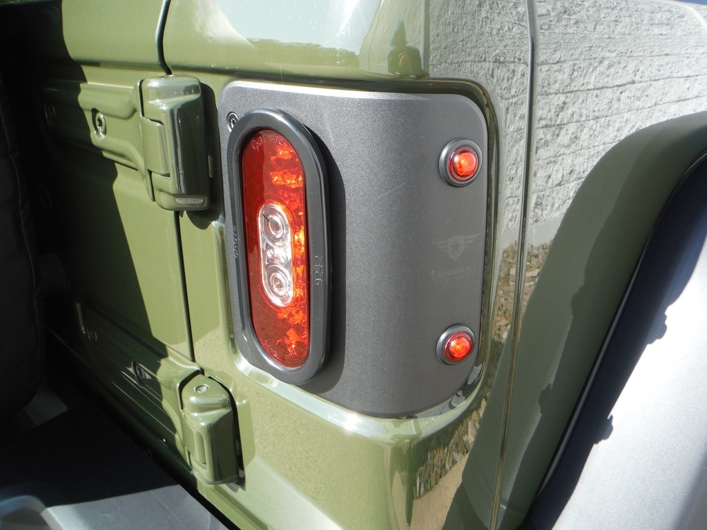 2021 Jeep Wrangler image 13