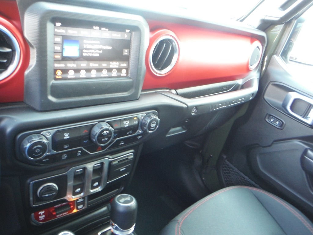 2021 Jeep Wrangler image 25