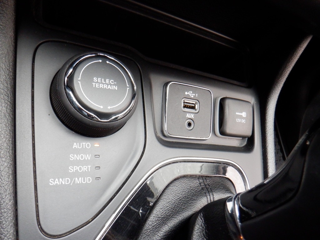 2019 Jeep Cherokee image 19