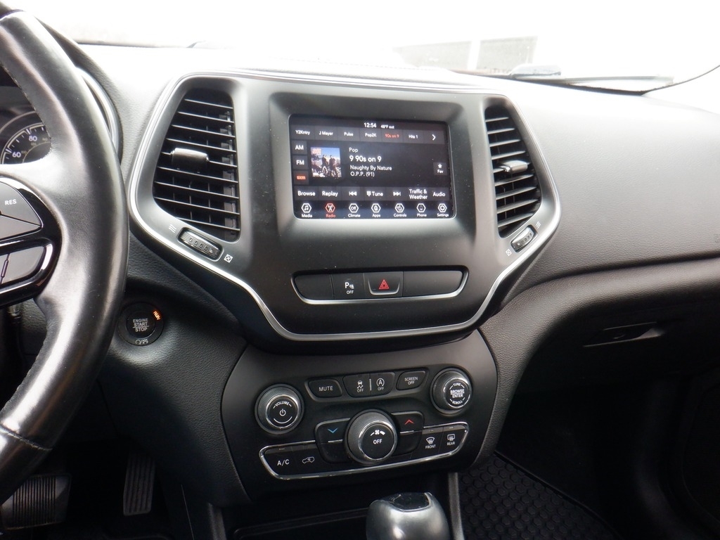 2019 Jeep Cherokee image 20