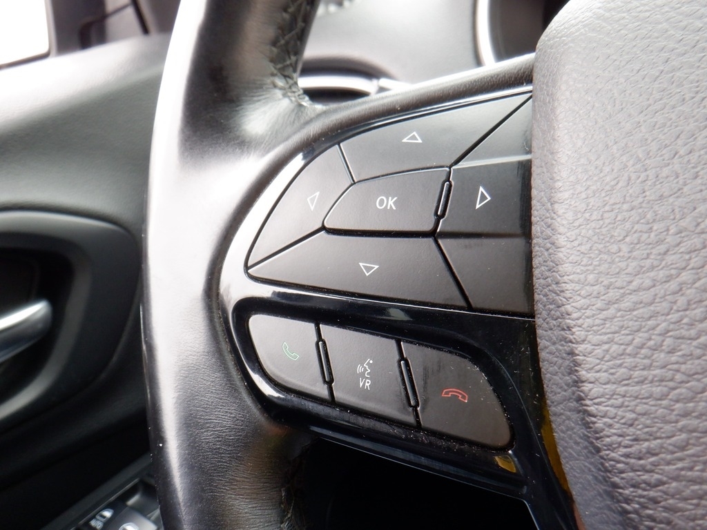 2019 Jeep Cherokee image 26