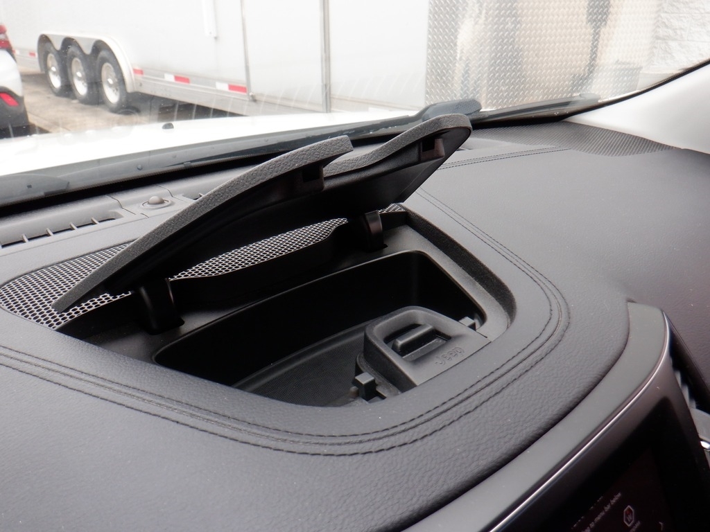 2019 Jeep Cherokee image 33