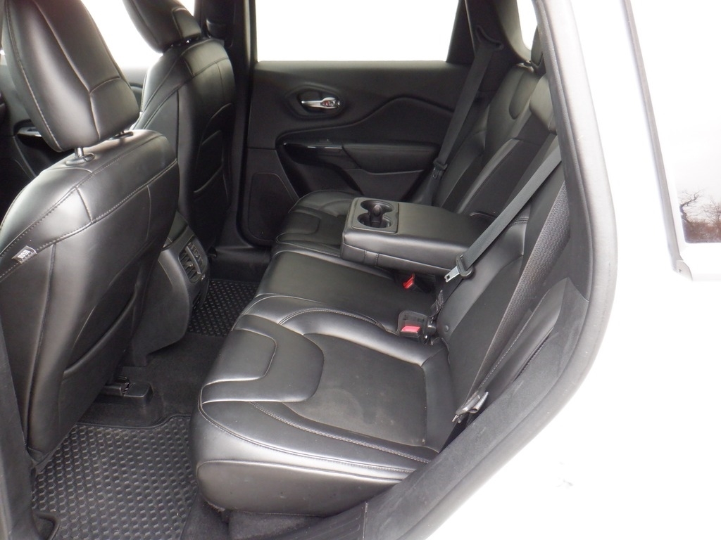2019 Jeep Cherokee image 35