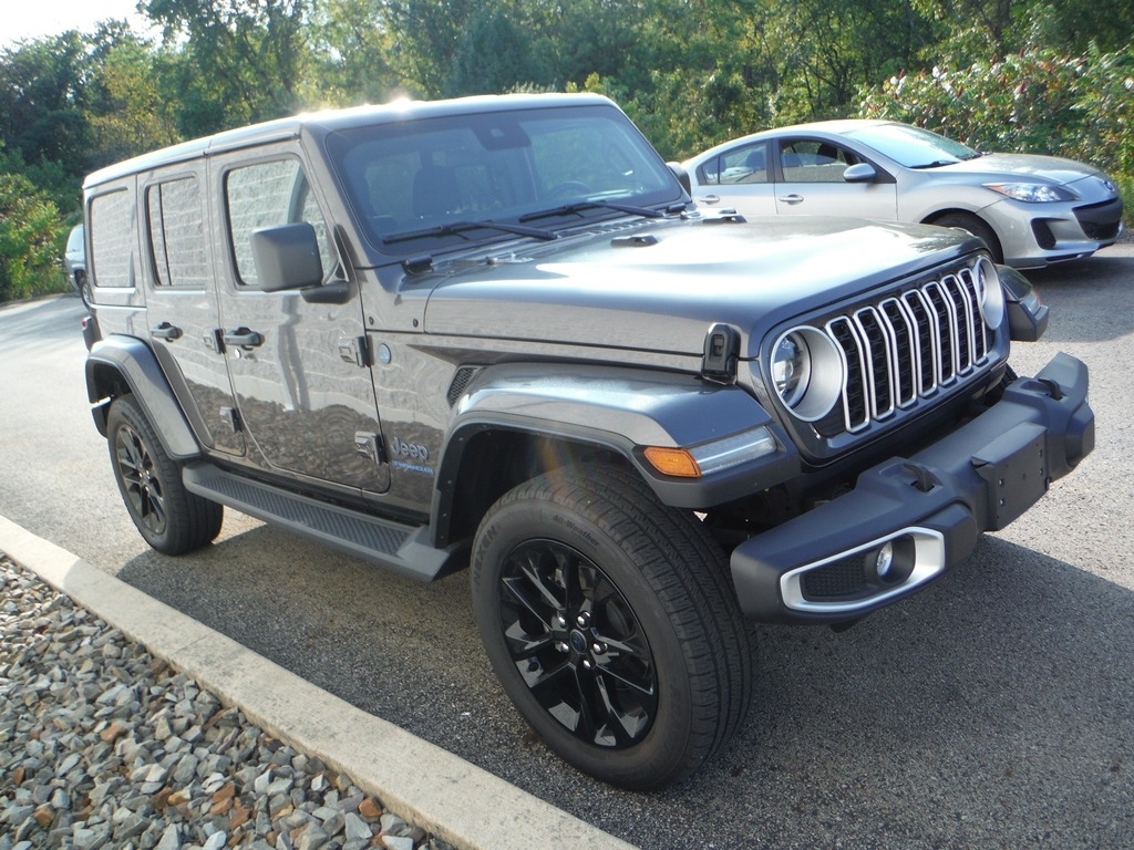 2025 Jeep Wrangler image 12