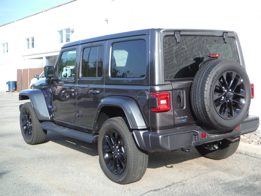 2025 Jeep Wrangler image 15