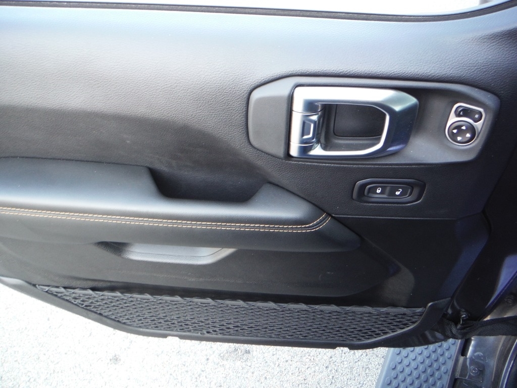 2025 Jeep Wrangler image 19