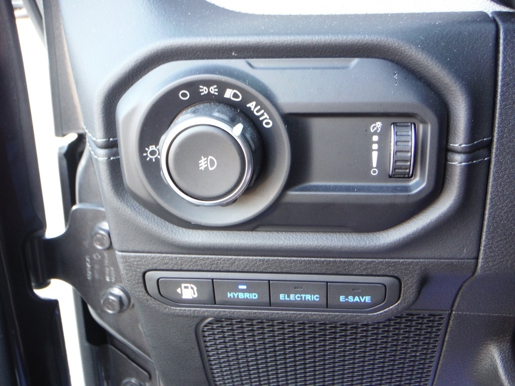 2025 Jeep Wrangler image 22