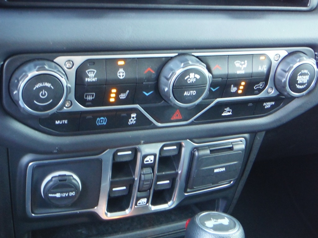 2025 Jeep Wrangler image 30