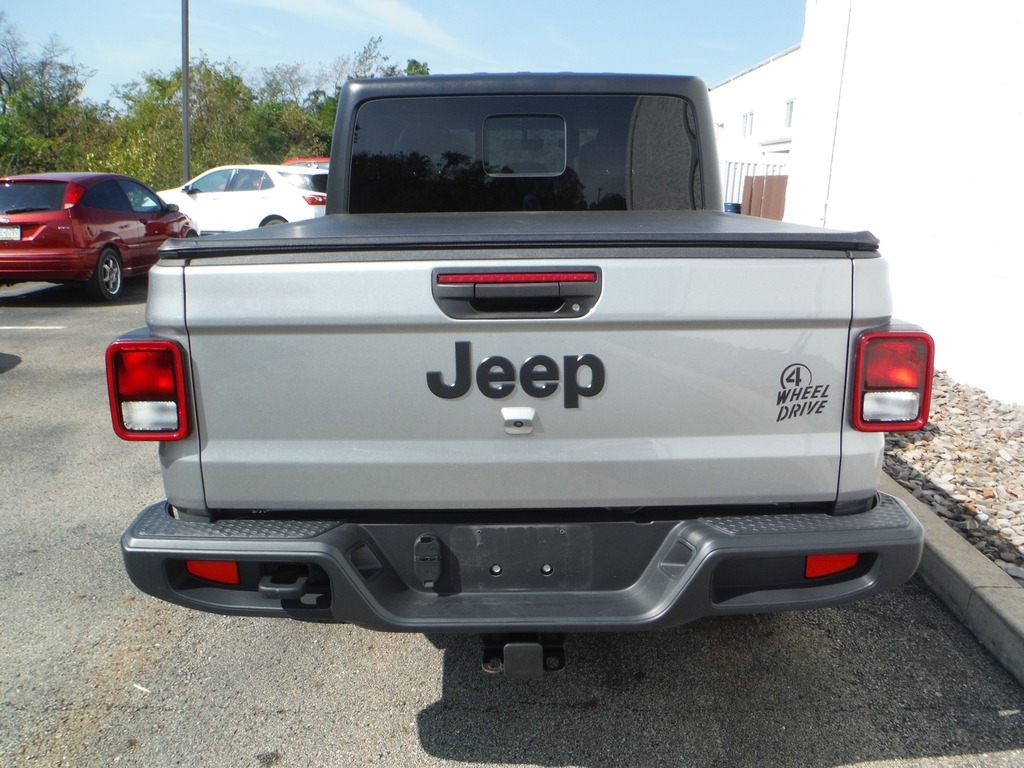 2021 Jeep Gladiator image 16