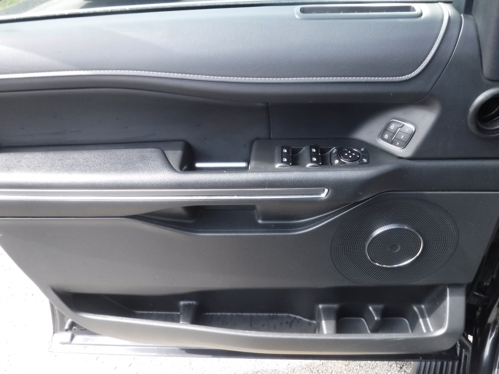 2024 Ford Expedition image 17