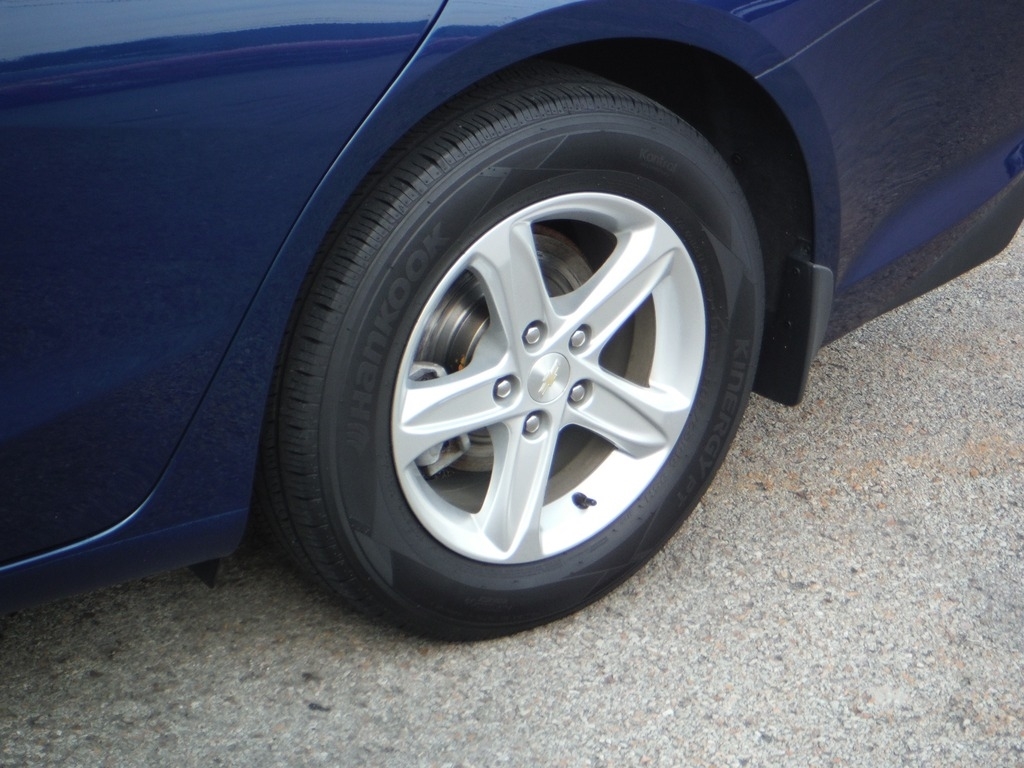 2019 Chevrolet Malibu image 3