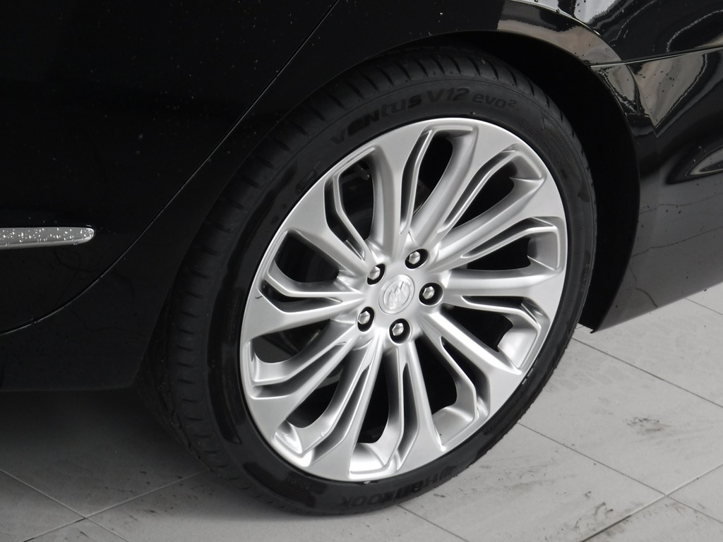 2017 Buick LaCrosse image 4