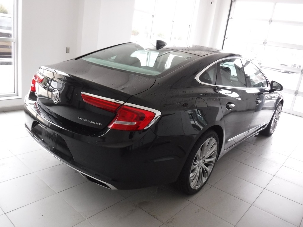 2017 Buick LaCrosse image 8