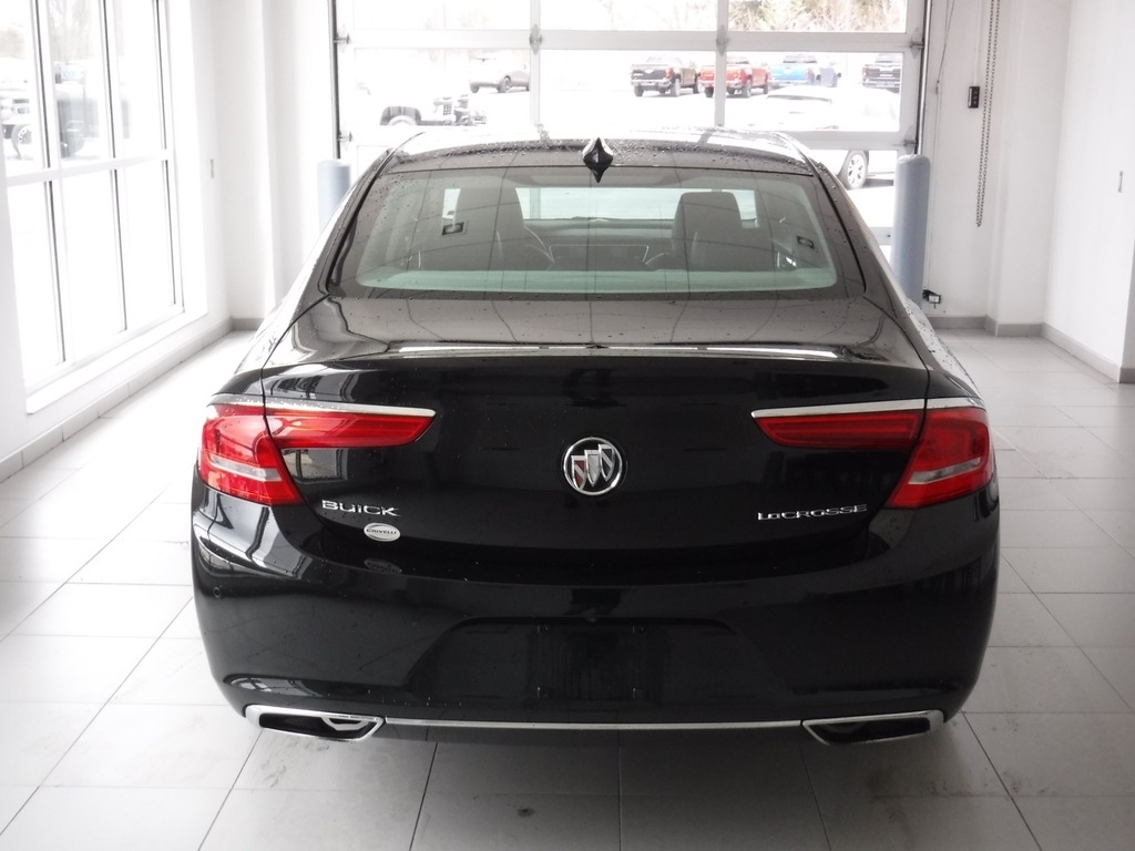 2017 Buick LaCrosse image 9