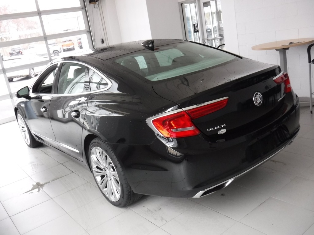 2017 Buick LaCrosse image 10