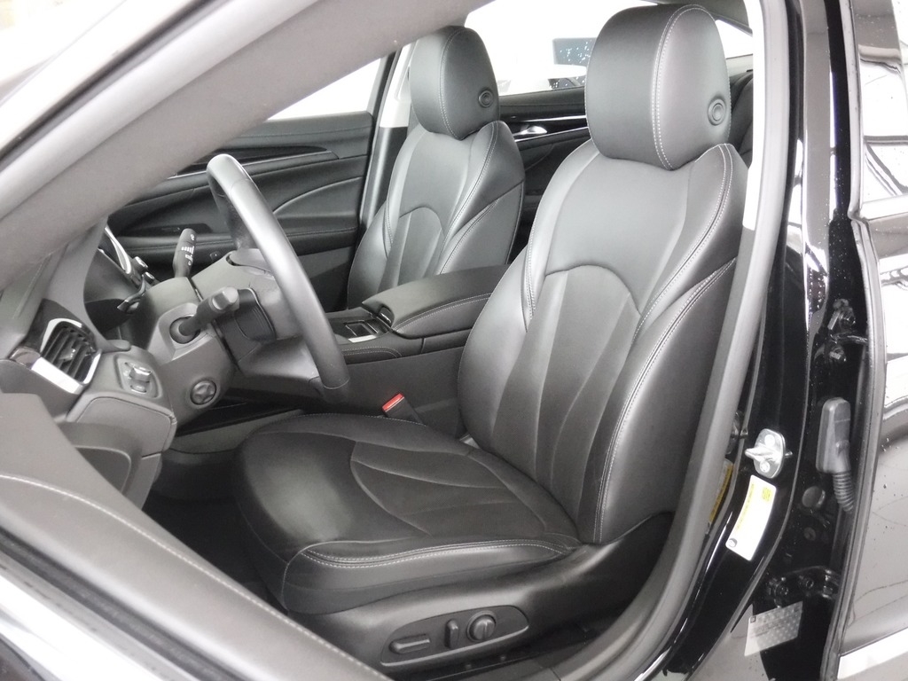 2017 Buick LaCrosse image 17