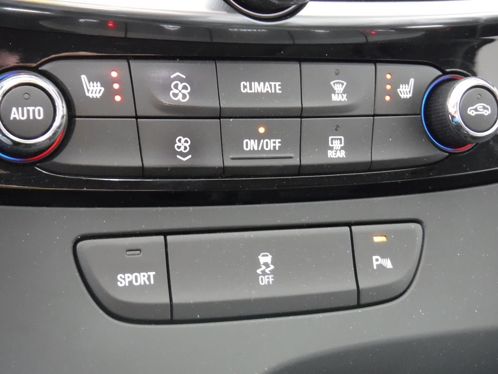 2017 Buick LaCrosse image 23