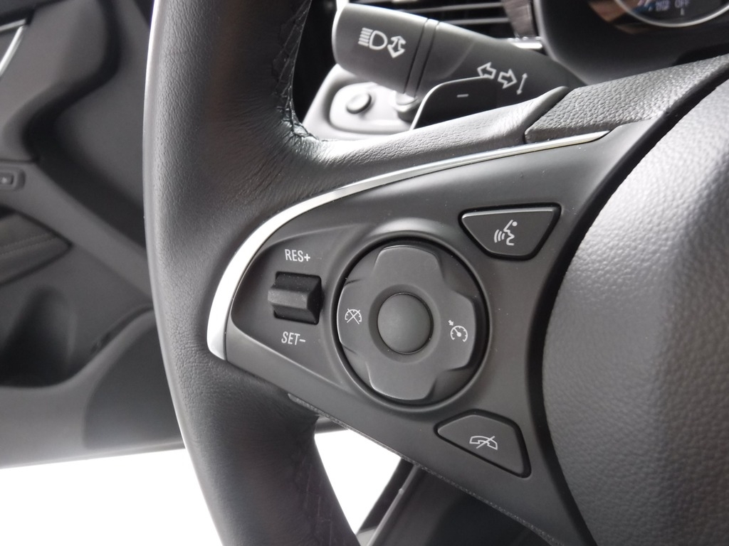 2017 Buick LaCrosse image 25