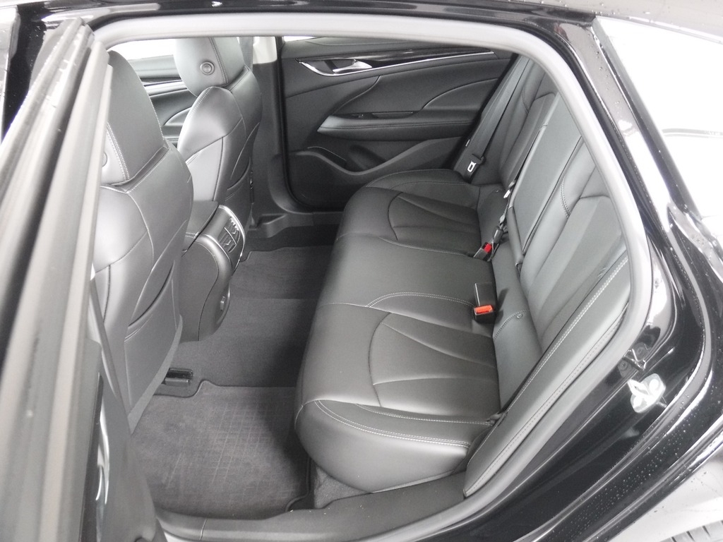 2017 Buick LaCrosse image 31