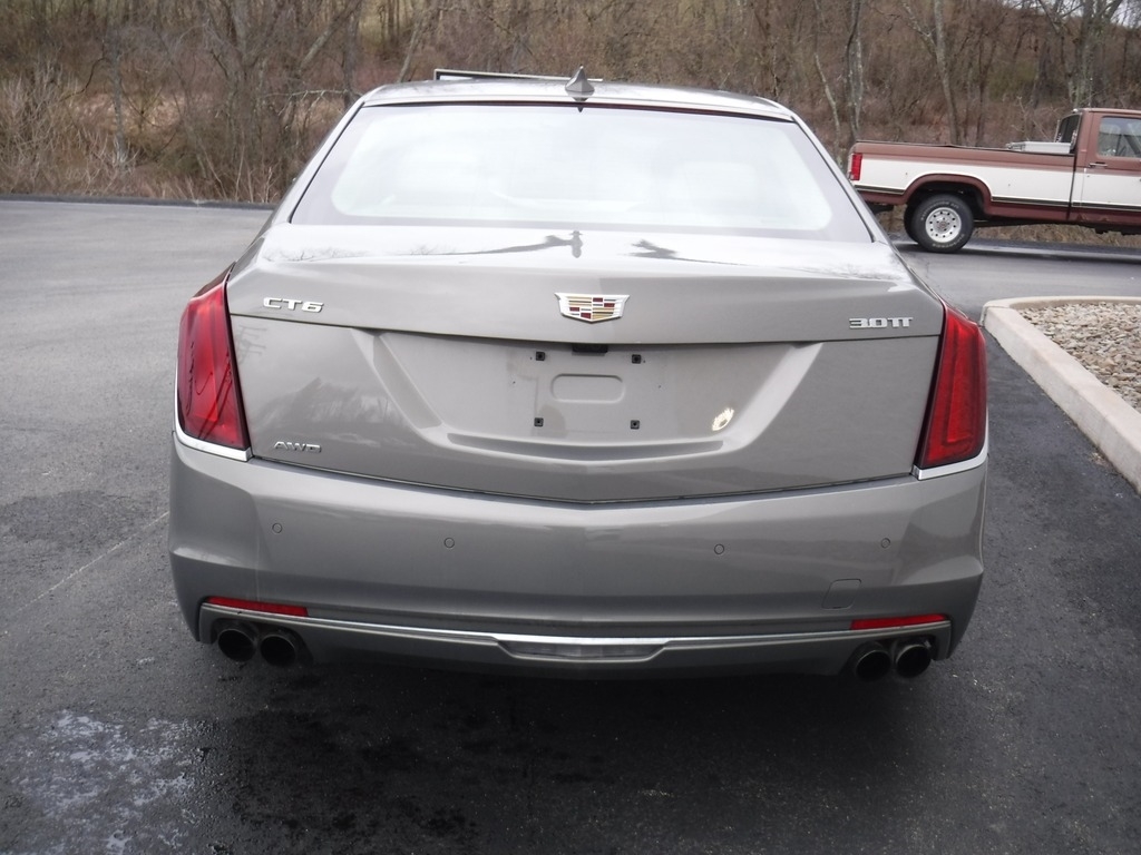 2017 Cadillac CT6 image 9