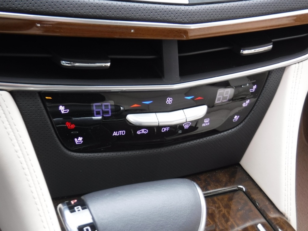 2017 Cadillac CT6 image 25