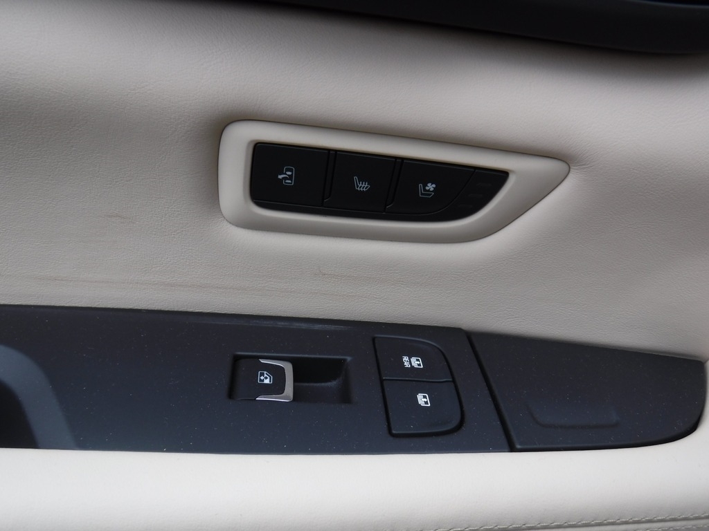 2017 Cadillac CT6 image 38