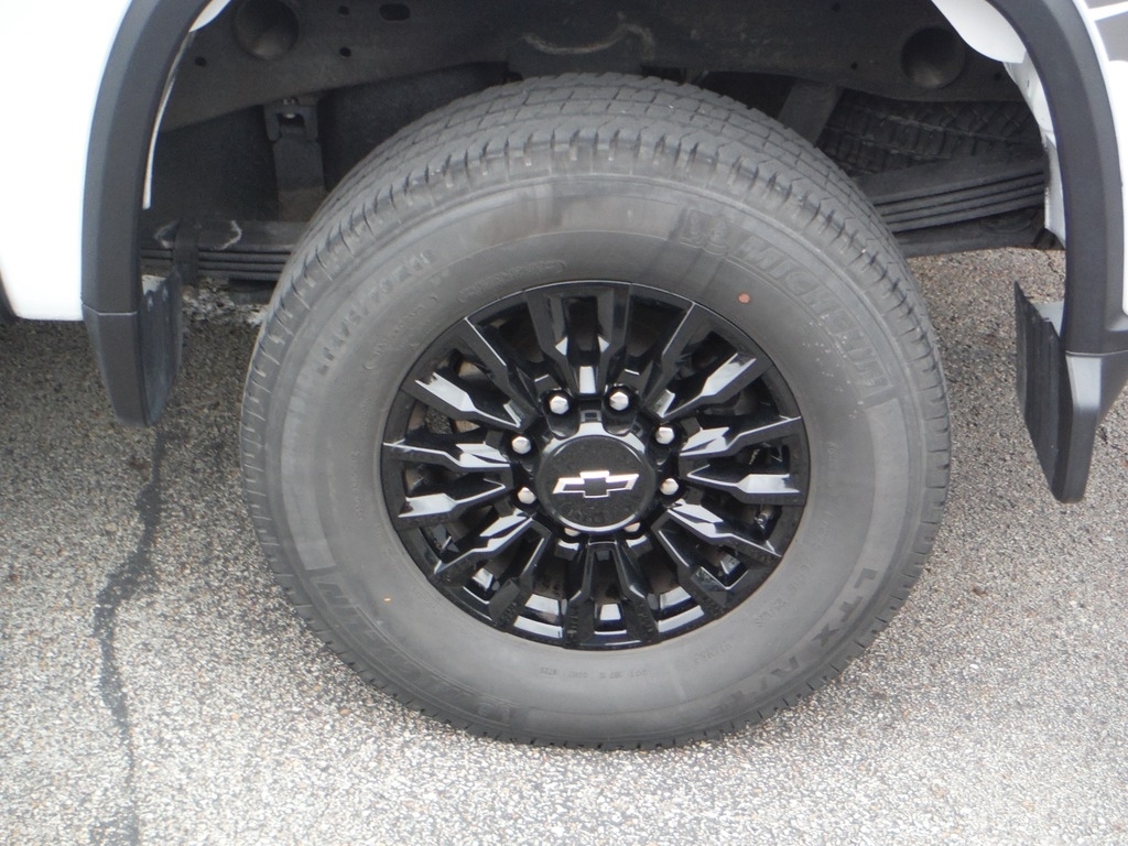 2025 Chevrolet Silverado 2500HD image 5
