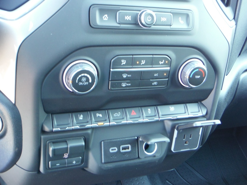 2026 Chevrolet Silverado 2500HD image 32