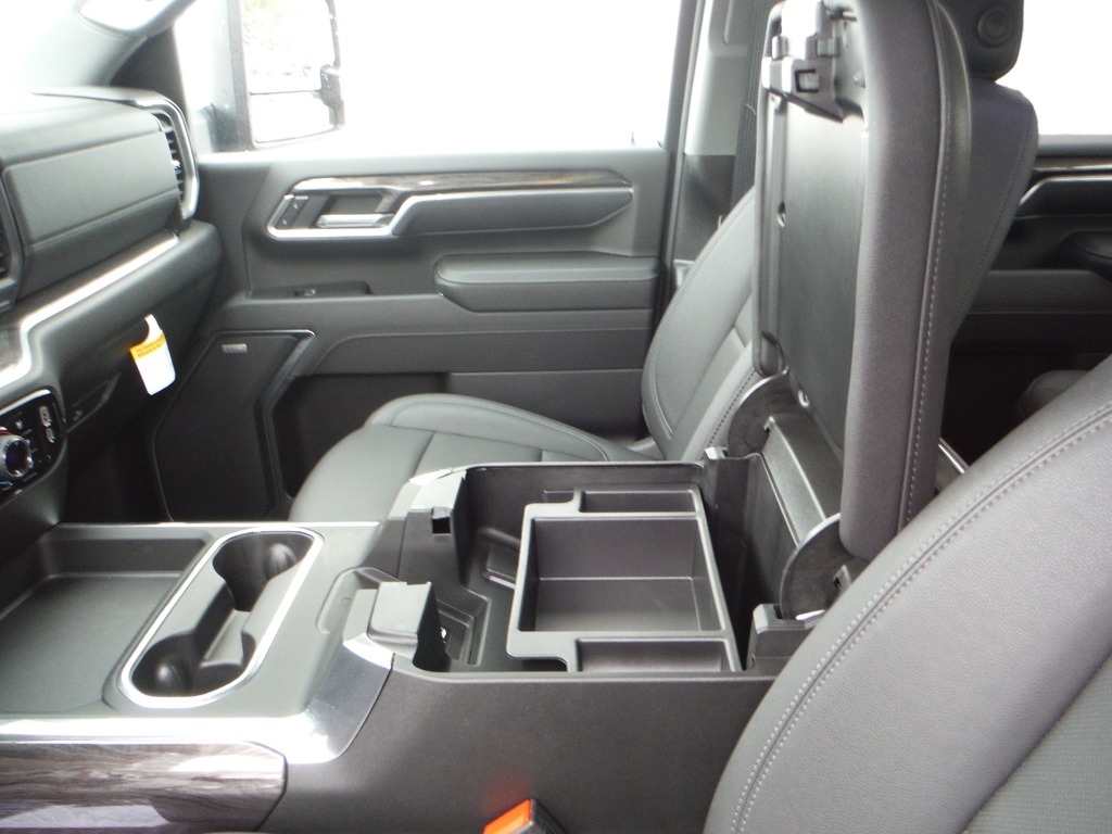 2025 Chevrolet Silverado 2500HD image 35