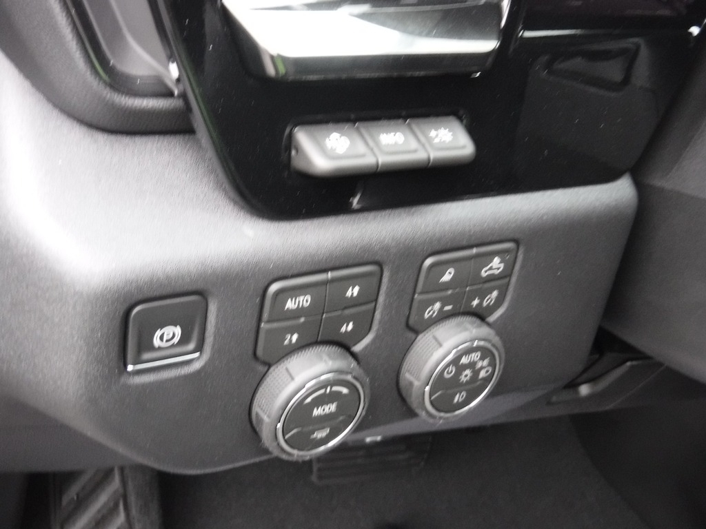 2026 Chevrolet Silverado 2500HD image 32