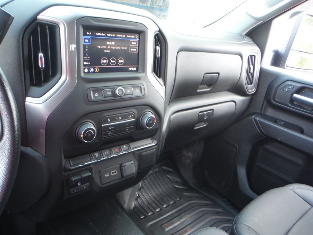2022 Chevrolet Silverado 3500HD image 28