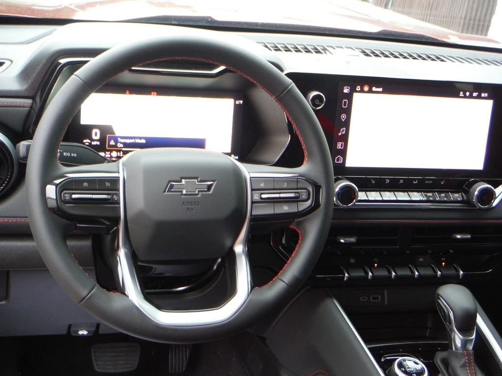 2026 Chevrolet Colorado image 3