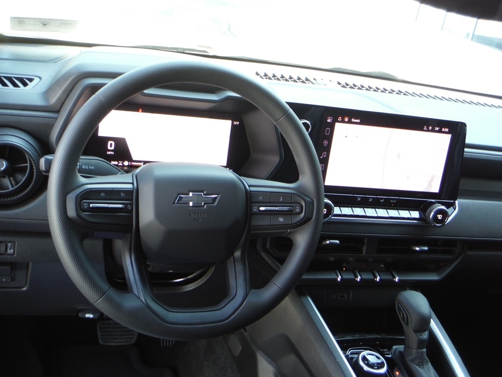 2026 Chevrolet Colorado image 3
