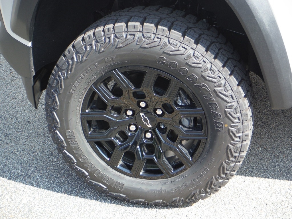 2026 Chevrolet Colorado image 4