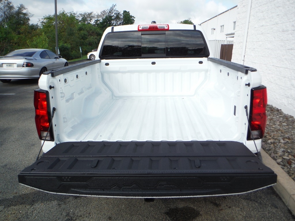 2026 Chevrolet Colorado image 14