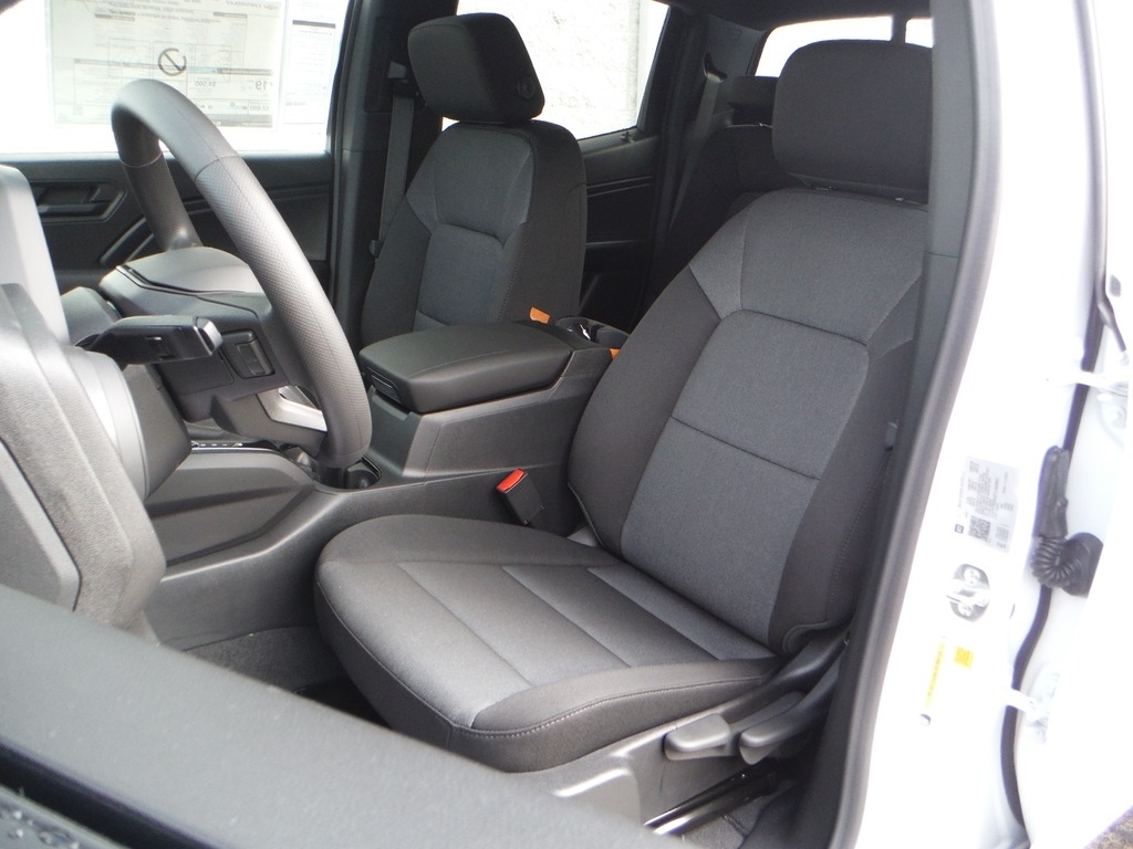 2026 Chevrolet Colorado image 19