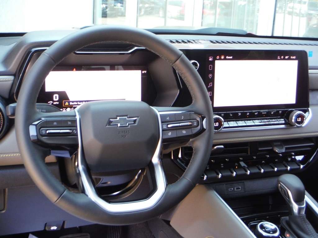 2026 Chevrolet Colorado image 3