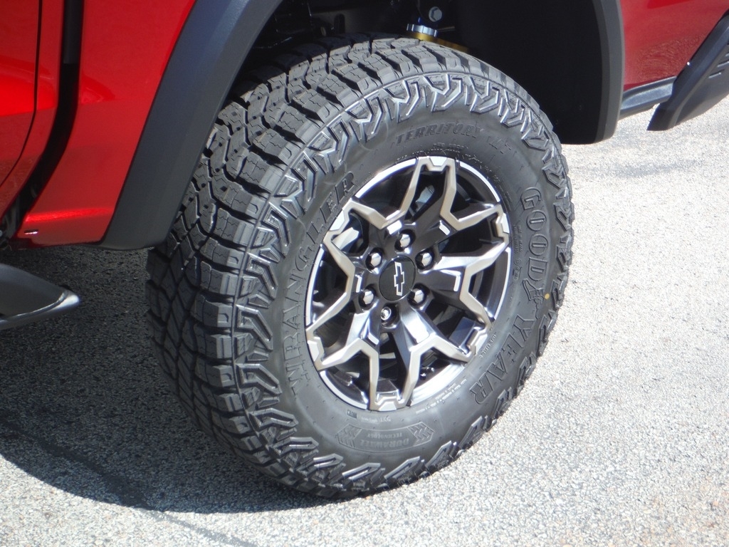 2026 Chevrolet Colorado image 4