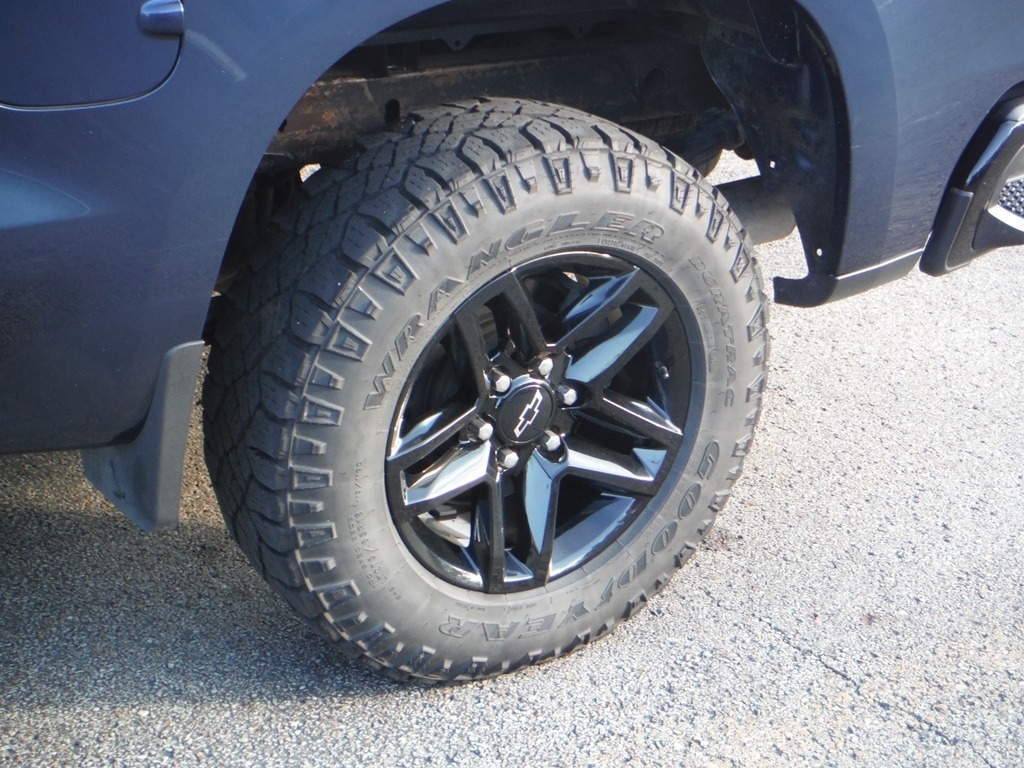 2022 Chevrolet Silverado 1500 Limited image 3