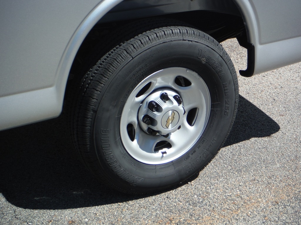 2026 Chevrolet Express image 3