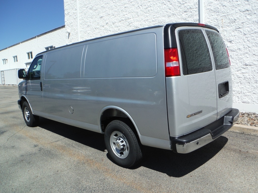 2026 Chevrolet Express image 4