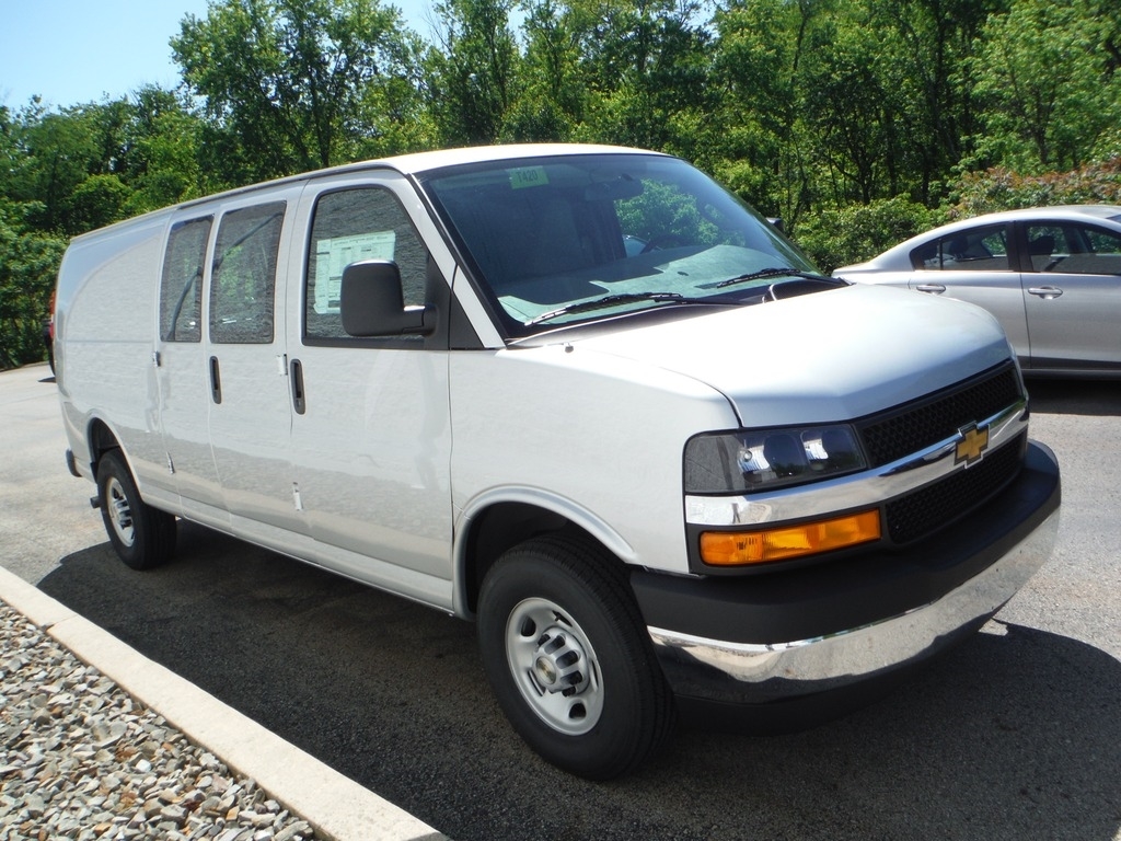 2026 Chevrolet Express image 6