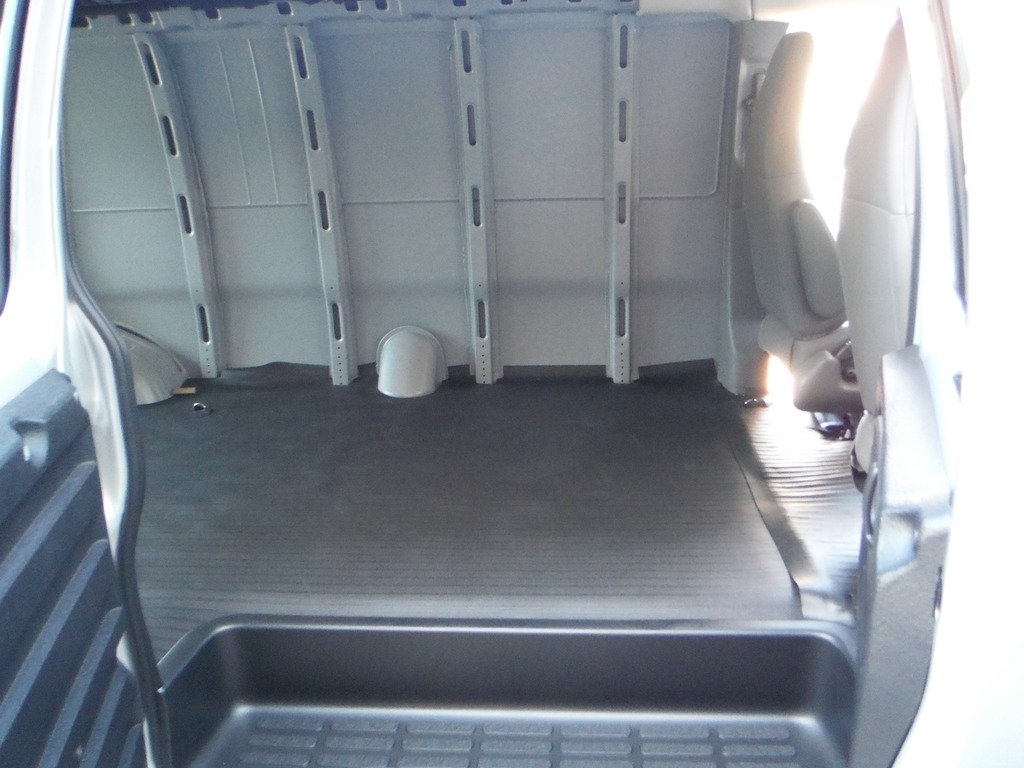 2026 Chevrolet Express image 8